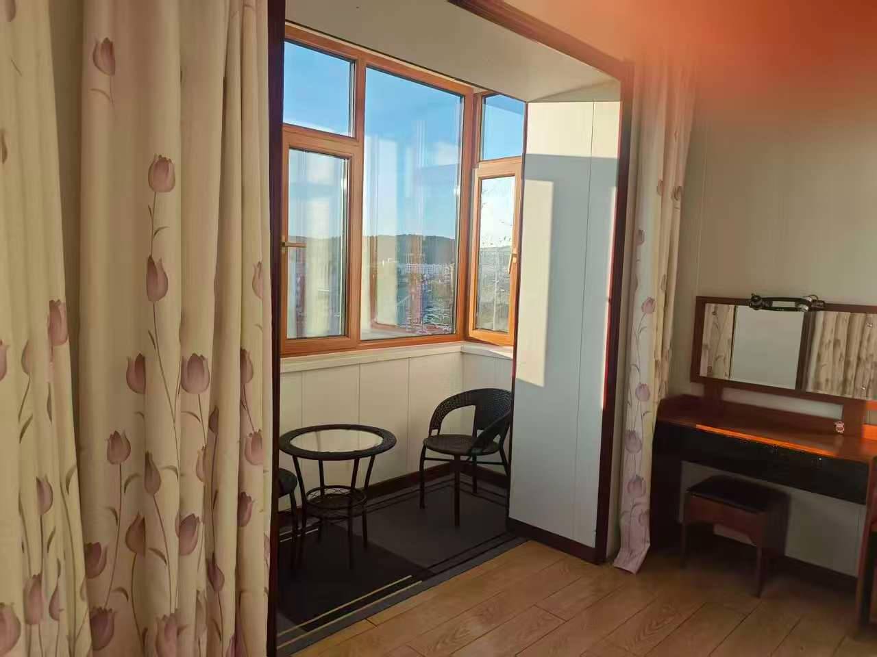 出租半山乡企楼6楼