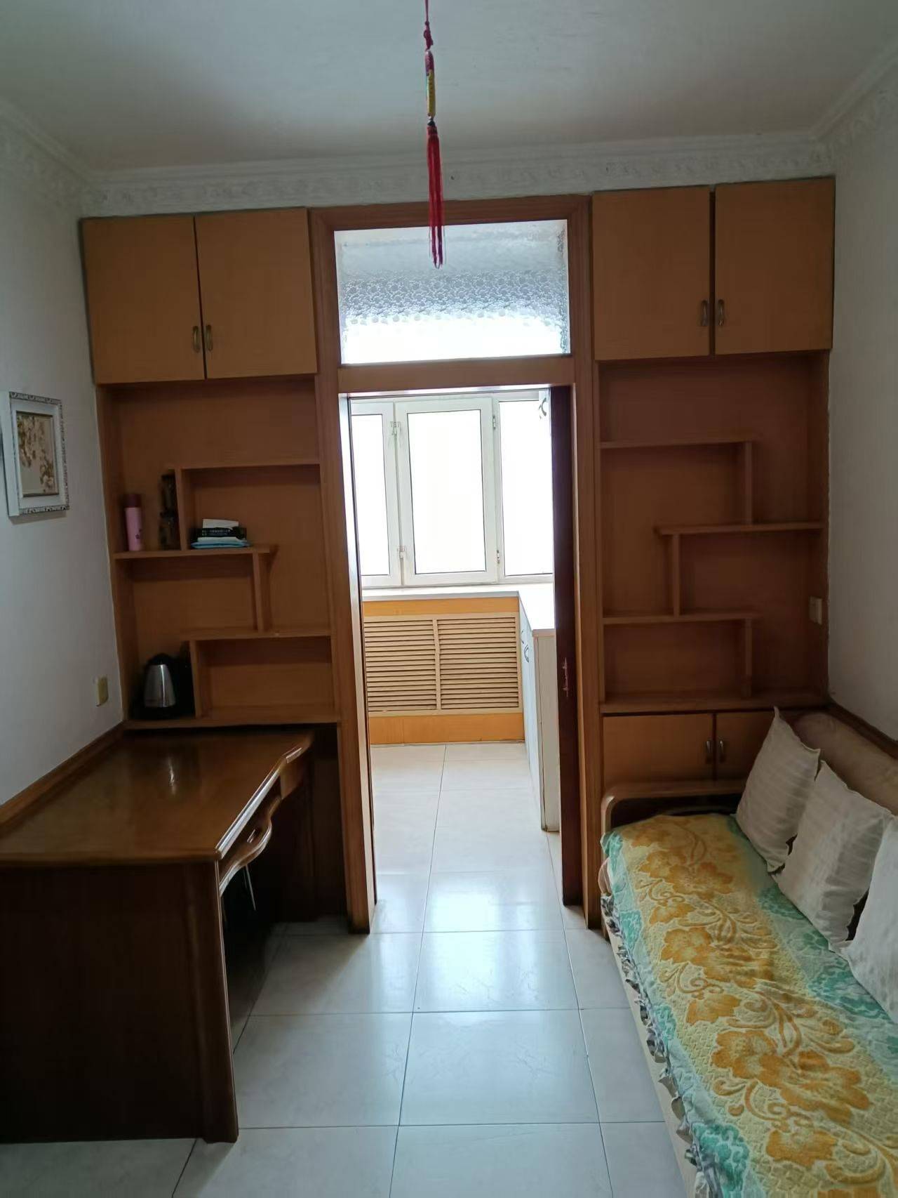 出租中亚和平五楼