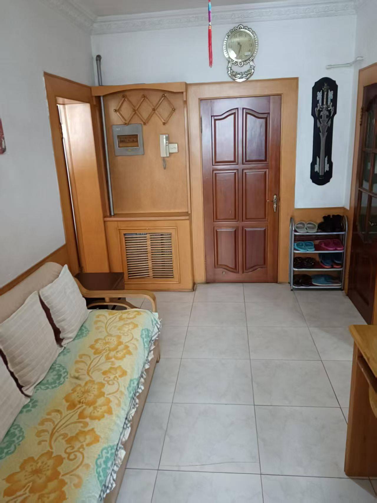 出租中亚和平五楼