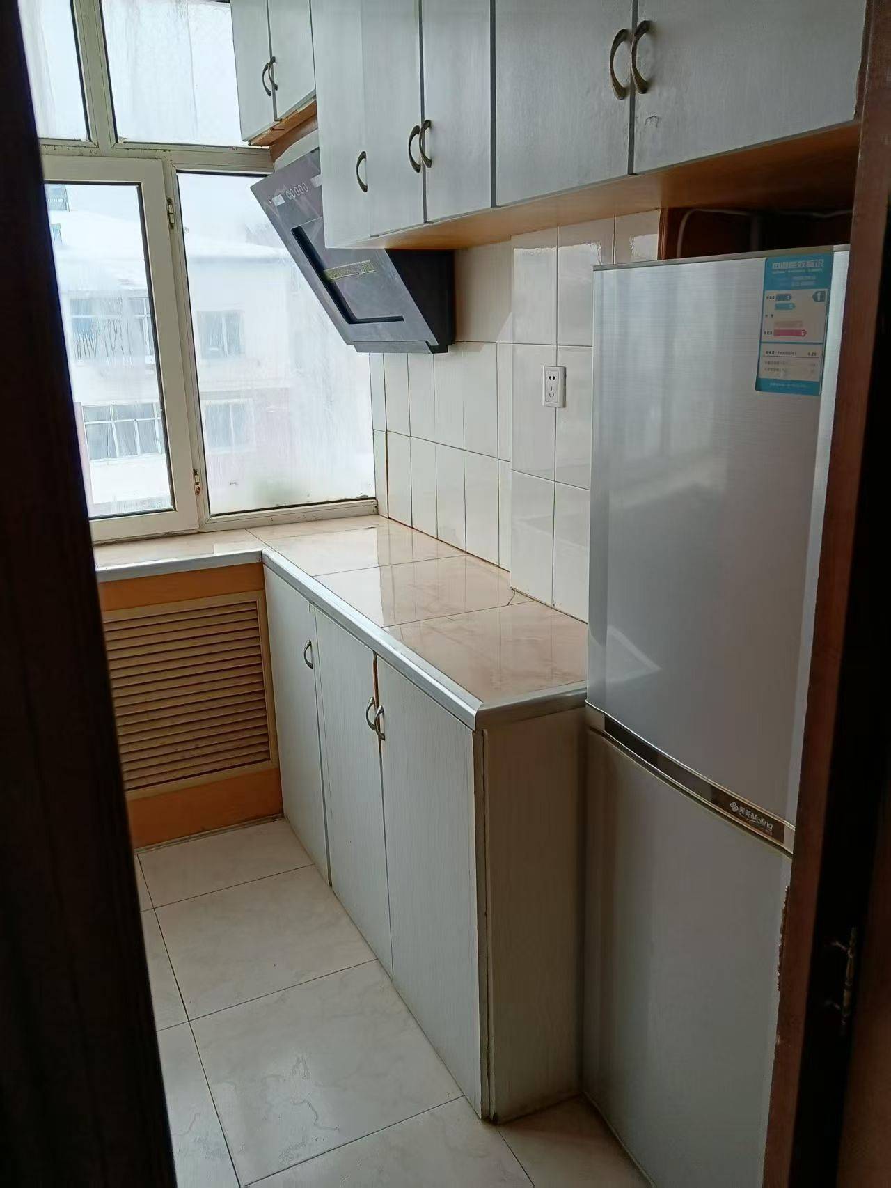 出租中亚和平五楼