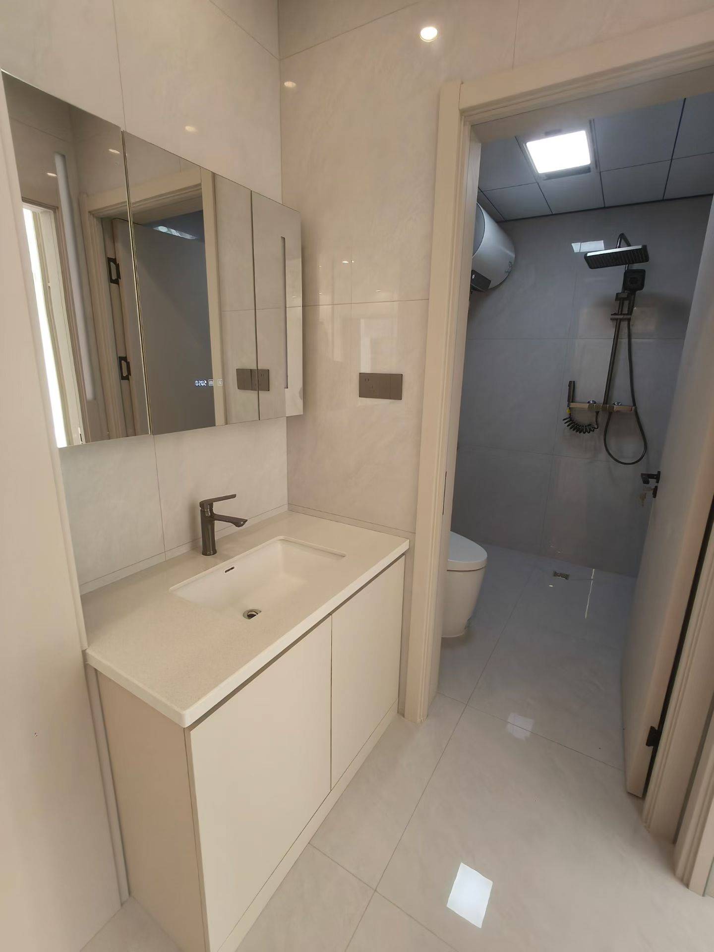 水岸公馆一楼带小院