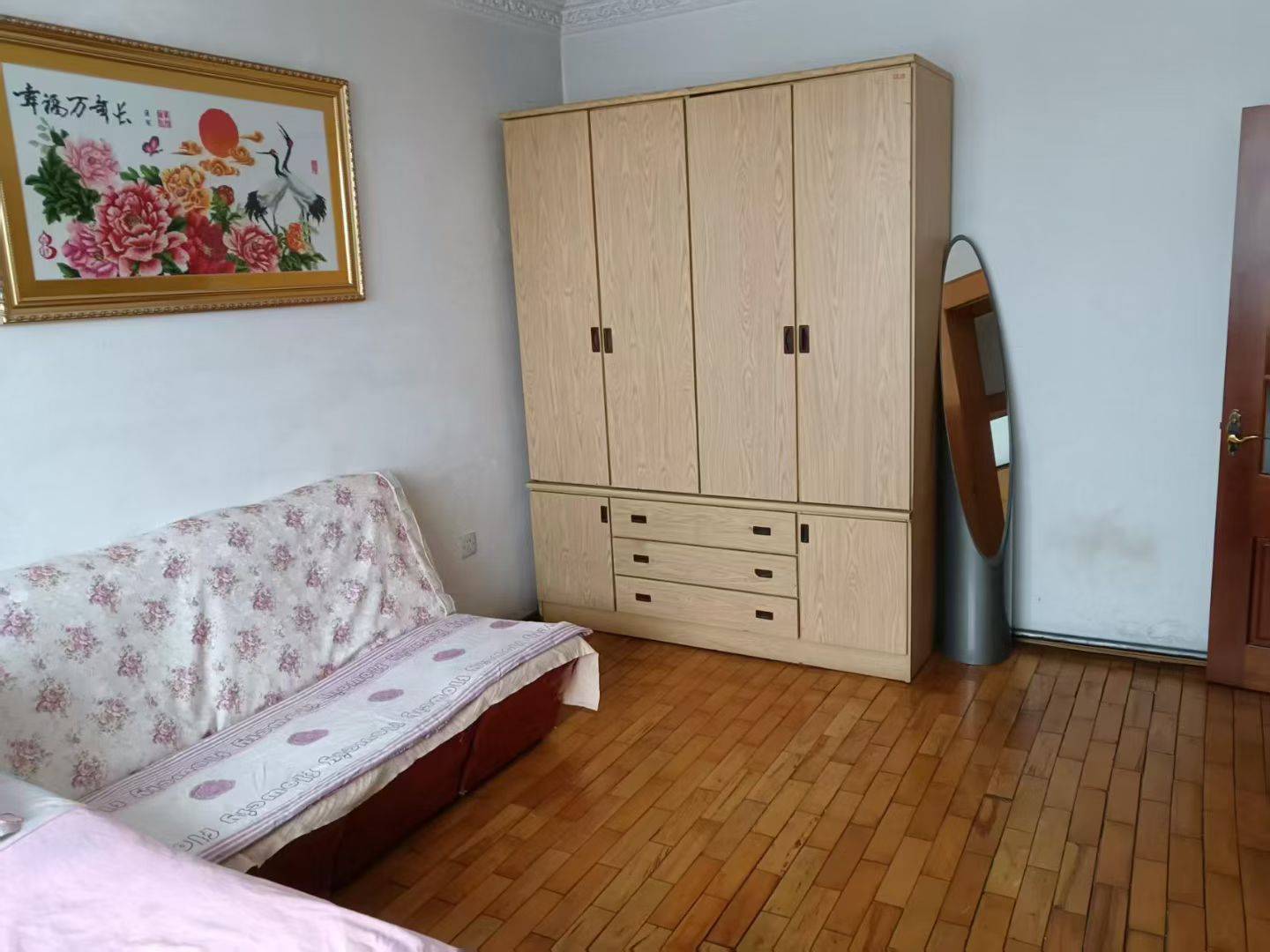 出租中亚和平五楼