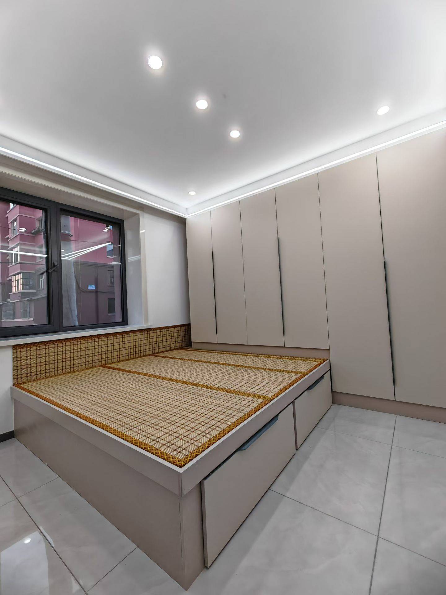 五二三小区一楼精装修